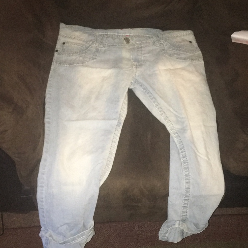 I’m selling a white washed denim capris.